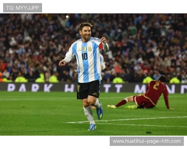 梅西训练中看似疲惫却依旧坚持,领袖魅力扑面 梅西训练中看似疲惫却依旧坚持,领袖魅力扑面