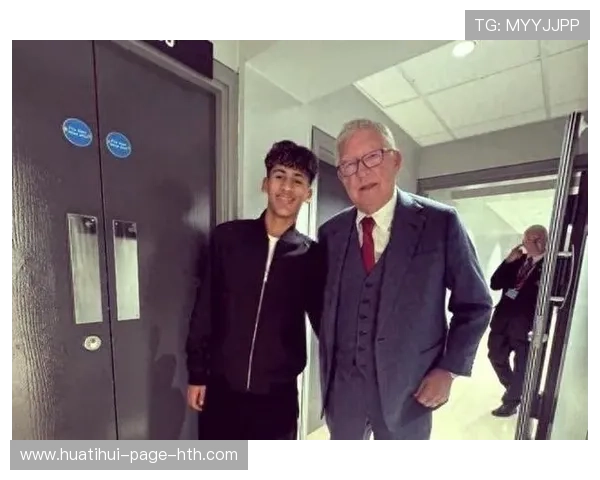 曼联小将加布里埃尔以15岁之龄创下新纪录